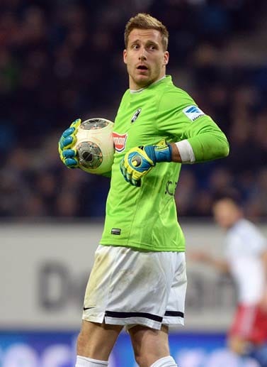 Oliver Baumann verlässt nach 14 Jahren den SC Freiburg und schließt sich der TSG 1899 Hoffenheim an. Der Keeper unterschrieb beim Kraichgau-Klub einen Vierjahresvertrag.