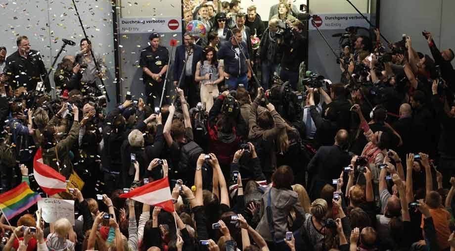 Nach dem ESC-Sieg wurde Wurst regelrecht überrannt. Beim Empfang am Flughafen Wien warteten unzählige Fans und Reporter auf die Dragqueen.