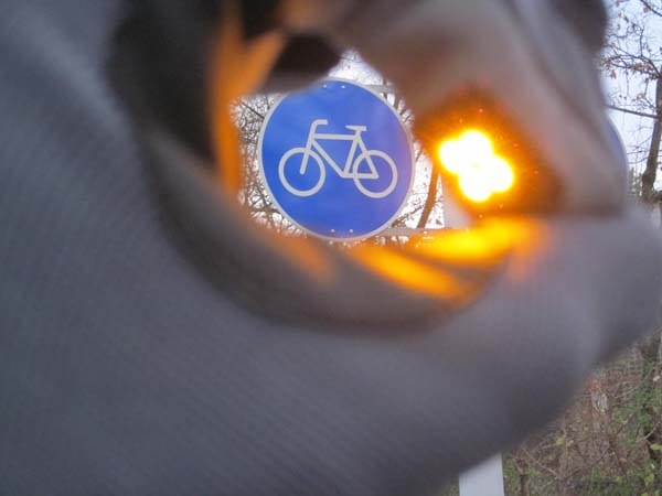 Blinker fürs Fahrrad: Blinker-Handschuh rechtlich erlaubt.