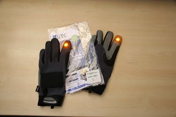 Blinker-Handschuhe von GTC für Fahrradfahrer.