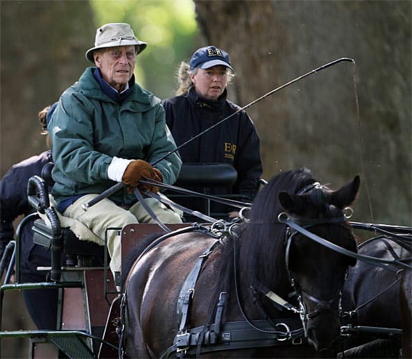 Prinz Philip fährt selbst Kutsche