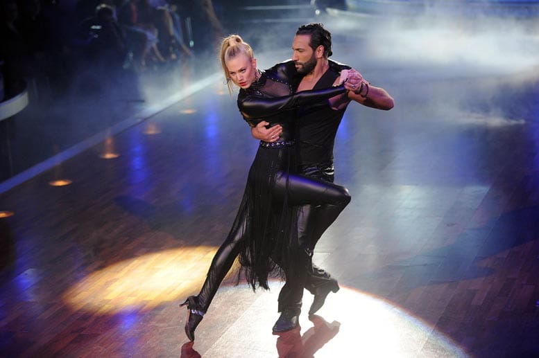 Larissa Marolt tanzte ihren Tango in einem hautengen Latexanzug: sehr sexy!