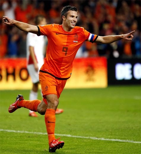 2010 bei der WM in Südafrika stand der 30-Jährige mit seinen Niederländern im Endspiel. Erst nach Verlängerung musste sich "Oranje" den Spaniern geschlagen geben. In Brasilien treffen die Finalisten bereits in der Gruppenphase aufeinander und van Persie wird auf ein anderes Ergebnis als vor vier Jahren hoffen.
