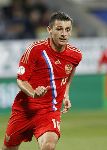 Der Mittelfeldspieler von ZSKA Moskau ist ein gutes Beispiel für Vereinstreue. Seit 2008 ist er für den russischen Hauptstadtklub im Einsatz und hat mittlerweile 126 Spiele absolviert. Sein Durchbruch im Trikot der Nationalmannschaft gelang ihm bei der EM 2012. Seither gilt er als der Shootingstar der Russen.