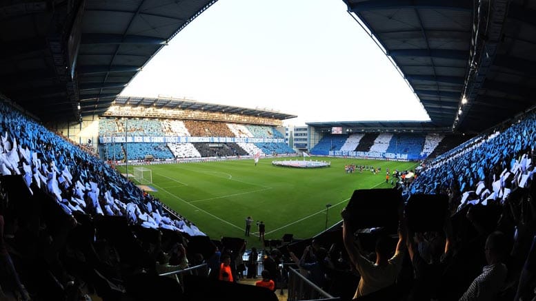 Vor dem Relegations-Rückspiel bereiten die Bielefelder Fans ihrem Team auf der Alm einen emotionalen Empfang.