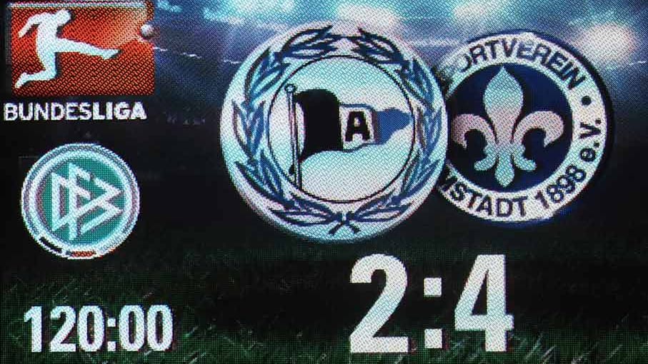 Doch am Ende hilft alles nichts. Trotz des 3:1-Sieges aus dem Hinspiel muss sich die Arminia den Lilien in der Verlängerung mit 2:4 geschlagen geben und den bitteren Gang in die 3. Liga antreten.