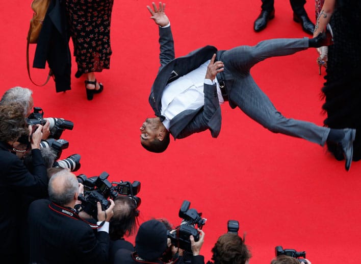 Tänzer Brahim Zaibat zeigte auf dem Weg zum Screening seines neuen Filmes "Foxcatcher", wie gut er in Form ist.