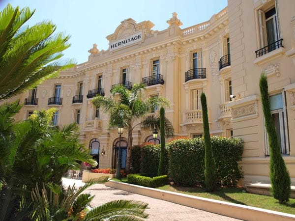 Im Anschluss an die französischen Stationen Bordeaux und Lyon wird die Reise nicht weniger exklusiv. Die Teilnehmer jetten nach Monaco und nächtigen dort im 5-Sterne Hotel "Hermitage".