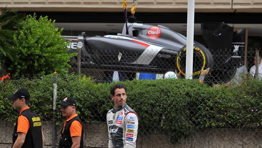 Adrian Sutil crasht im ersten Training - nur Platz 17.