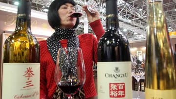 Noch haben chinesische Weine in europäischen Fachhandelsregalen Seltenheitswert.