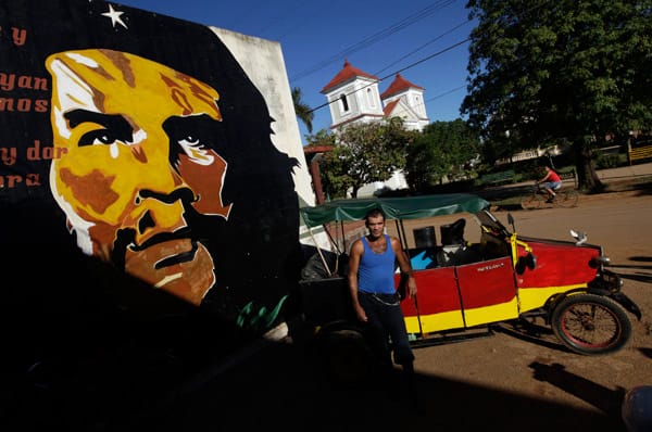 Ikonen der Revolution wie Ernesto "Che" Guevara findet man in Havanna an vielen Hauswänden verewigt.