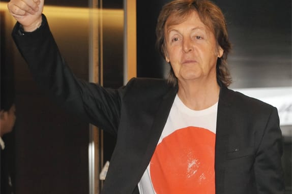 Seit dem 4. Mai 2013 befindet sich der Rocker auf einer Welttournee und tritt in Amerika, Asien, Südamerika, Europa und Zentralamerika auf. Insgesamt sind es mehr als 60 Konzerte. Paul McCartney wird am 18. Juni 2014 72 Jahre alt.