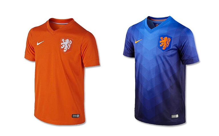 Niederlande: Das Oranje-Team spielt auswärts diesmal in einem Jersey mit zahlreichen Blau-Tönen.