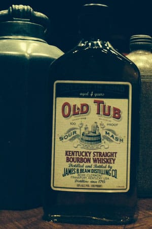 Old Tub B.I.B. Straight Kentucky Bourbon: Vor der Prohibition in den USA wurde der der Whiskey aus der heutigen Beam Brennerei in Clermont unter dem Namen "Old Tub" verkauft; in der Destille wird eine Sonderabfüllung mit 100 Proof verkauft