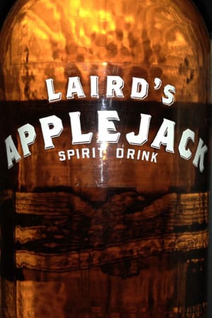 Ein echter Exot – wenn auch kein Whiskey: Laird’s Apple Brandy Bottled in Bond. Ein Apfelschnaps also.
