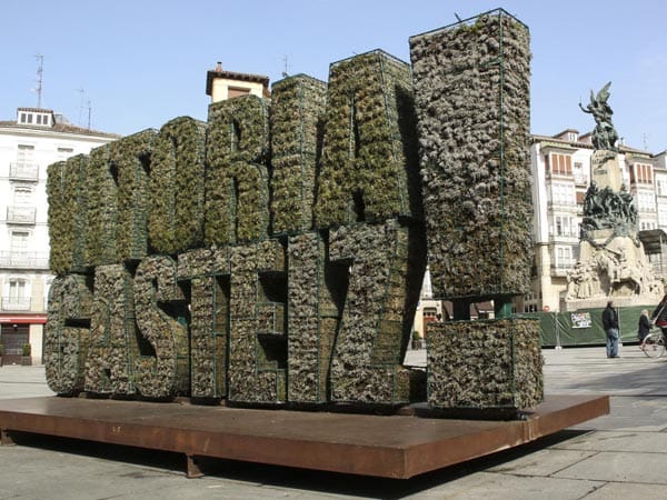 Die baskische Hauptstadt Vitoria Gasteiz durfte sich in den letzten Jahren über mehrere Auszeichnungen freuen. 2012 wurde sie zur Umwelthauptstadt Europas gekürt. Dieses Jahr gewann die Stadt die Wahl zur "Spanischen Hauptstadt der Gastronomie. Und das aus gutem Grund... Die baskische Hauptstadt Vitoria Gasteiz durfte sich in den letzten Jahren über mehrere Auszeichnungen freuen. 2012 wurde sie zur Umwelthauptstadt Europas gekürt. Dieses Jahr gewann die Stadt die Wahl zur "Spanischen Hauptstadt der Gastronomie. Und das aus gutem Grund...