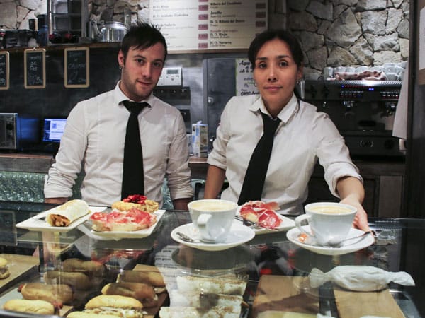 Doch nicht nur die Tapas am Abend sind in Vitoria ein Genuss. Hier wird ein köstliches Frühstück im "Café PerretxiCo" präsentiert. Doch nicht nur die Tapas am Abend sind in Vitoria ein Genuss. Hier wird ein köstliches Frühstück im "Café PerretxiCo" präsentiert.