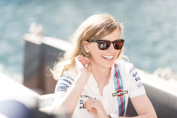 Auch in Monaco dabei war Susie Wolff. Williams Martini Racing ist derzeit das einzige Formel-1-Team, das mit der Schottin eine Frau als Testfahrerin aufbietet. Die trägt ihr blondes Haar lieber offen, damit der muskulöse Nacken möglichst wenig auffällt.