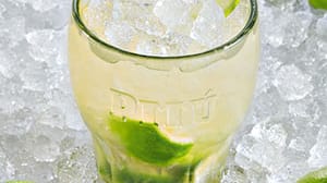 Das Nationalgetränk der Brasilianer: die Caipirinha.