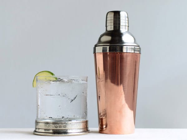 Ein Shaker ist für Cocktails unverzichtbar