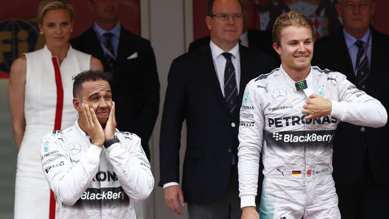 Die nächsten Rennen allerdings dominiert Lewis Hamilton. In Monaco eskaliert das Teamduell nach einem Verbremser Rosbergs, der dem Briten die Chance auf die Pole Position nimmt. Hamilton ist schwer beleidigt. Rosberg geht als großer Sieger hervor.