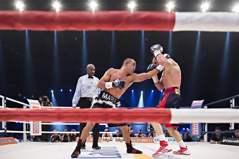 Felix Sturm gegen Sam Soliman: Vor 8000 Zuschauern kommt es in Krefeld erneut zu dem Duell der Mittelgewichts-Boxer. Im Februar vergangenen Jahres hatte Sturm in einem WM-Ausscheiden erstmals gegen den 40-Jährigen gekämpft und einstimmig nach Punkten verloren.