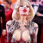 Die Transsexuellen-Ikone Amanda Lepore (46) trug das gewagteste Dekolleté des Abends.