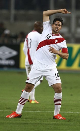 Claudio Pizarro, Peru: Der 35-jährige Routinier wird sich im Herbst seiner aktiven Karriere wohl auf die Titeljagd beim FC Bayern konzentrieren müssen. Seit 1982 waren die Peruaner nun schon nicht mehr bei einer Endrunde dabei.