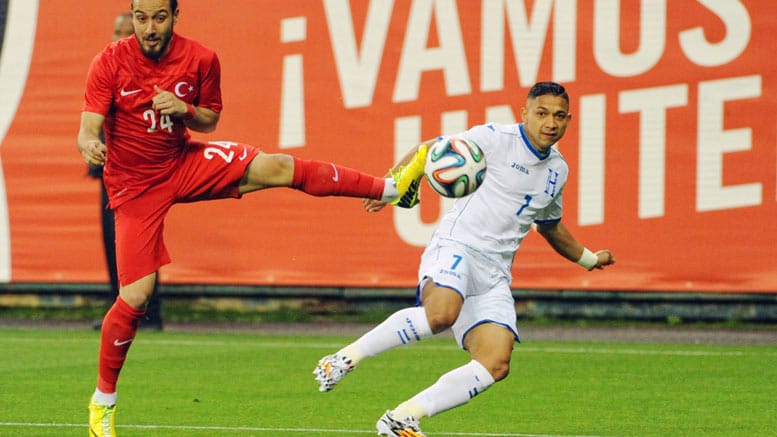 Emilio Izaguirre.