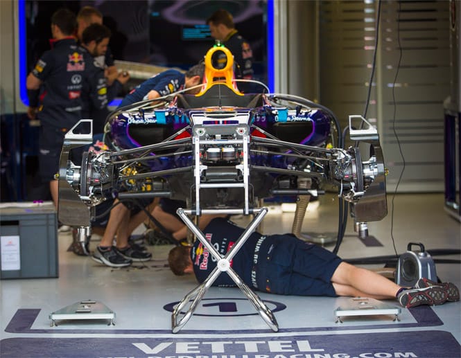 Die Red-Bull-Crew tut alles dafür, dass es endlich mal besser läuft für Vettel.
