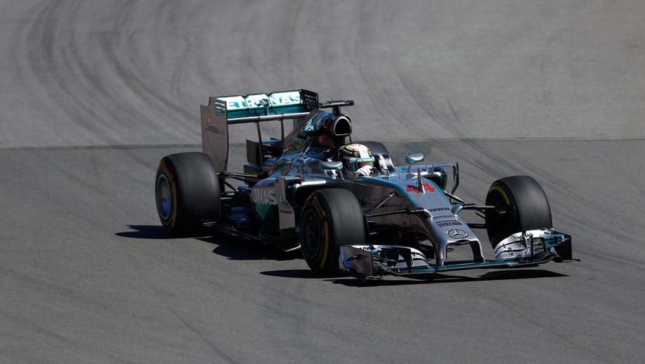 Drittes Training, dritte Bestzeit: Lewis Hamilton lässt die Konkurrenz alt aussehen.