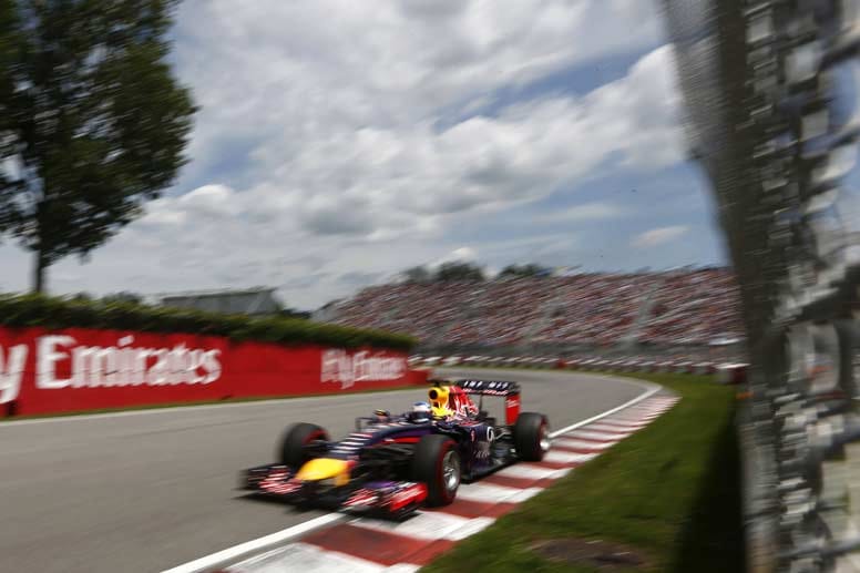 Nach zuletzt schwierigen Wochen feiert Sebastian Vettel in der Qualifikation zum Grand Prix von Kanada mal wieder ein Erfolgserlebnis. Der Titelverteidiger fährt in seinem Red Bull nach einer starken letzten Runde auf Platz drei - und ist somit der erste Verfolger der beiden Silberpfeile.