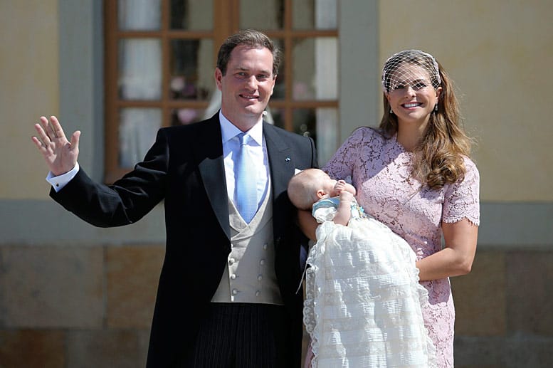 Das glückliche Elternpaar Prinzessin Madeleine und Christopher O' Neill: Zur Taufe ihrer kleinen Tochter strahlten sie mit der Sonne um die Wette.