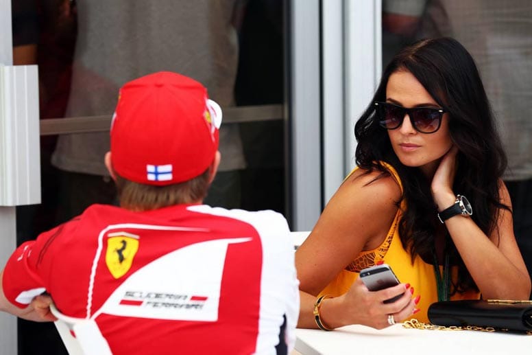 Für Kimi Räikkönen läuft es bislang nicht so gut. Freundin Minttu Virtanen kann ihn sicherlich aufheitern.
