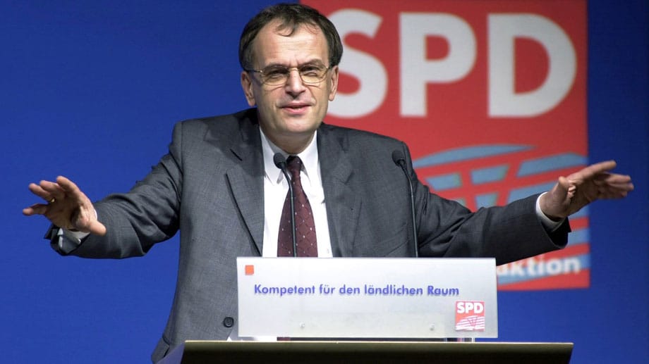Die Wahlen im Jahr 2002 verlor Höppner. Er trat von seinen Ämtern zurück, blieb aber noch vier Jahre im Landtag