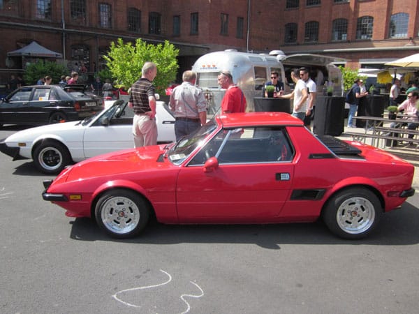 Der Club der Fiat X1/9-Freunde war auch da. Der Mittelmotorsportler wurde von Bertone gezeichnet.