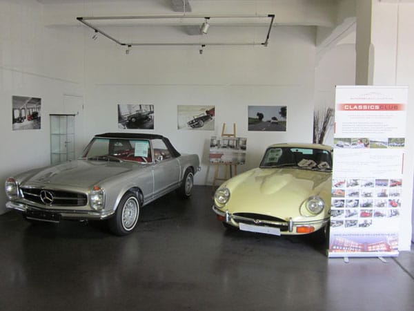 Konkurrenten aus den späten 60er Jahren: Mercedes SL und Jaguar E-Type.