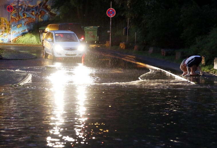 In Kassel waren Straßen überflutet ...