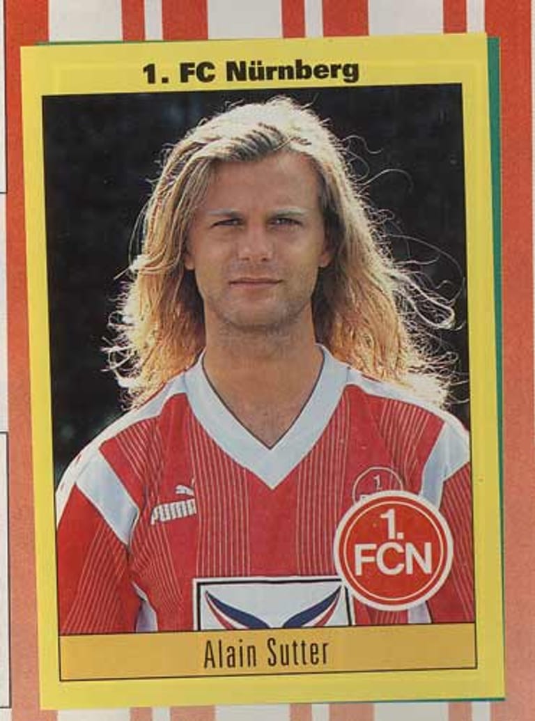 Als wahrer Schönling unter den Spielern galt der Schweizer Alain Sutter, der in den 90ern beim FC Nürnberg, Bayern München und dem SC Freiburg kickte. Auf seine Haarpracht dürfte so manche Spielerfrau neidisch gewesen sein.
