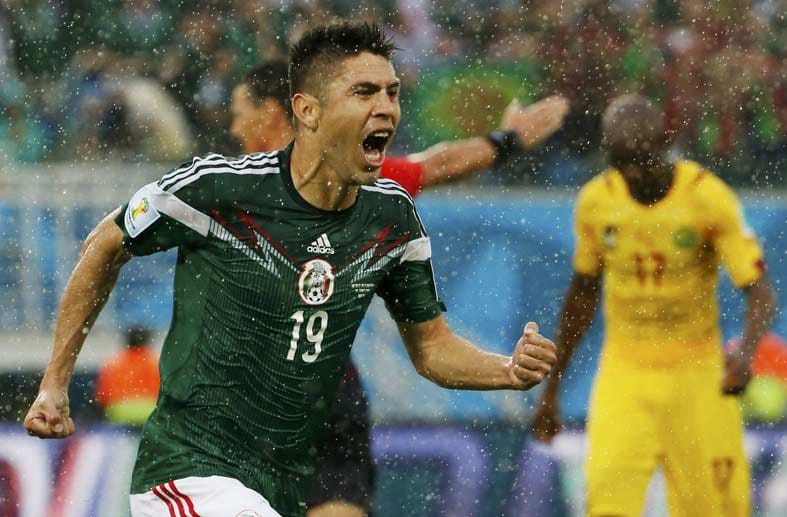 Nach gut einer Stunde schaffen es die Mexikaner dann doch, den hochverdienten Siegtreffer zu erzielen. Oribe Peralta staubt zum 1:0 ab und freut sich unbändig über sein WM-Tor.
