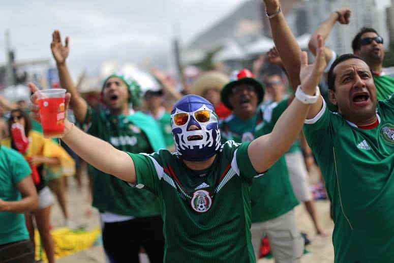 Im ersten Spiel des zweiten WM-Tages müssen in der Gruppe A Mexiko und Kamerun ran. Die enthusiastischen Fans der Mittelamerikaner sind vorher schon aus dem Häuschen.