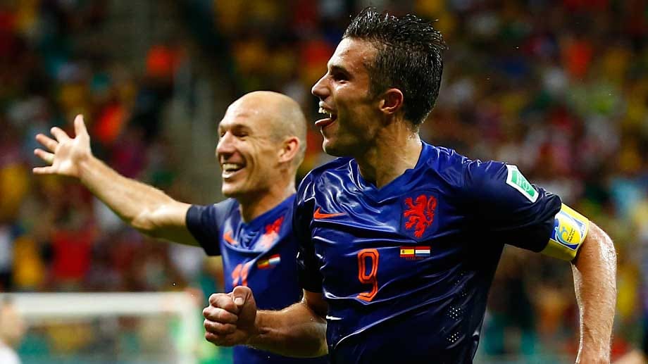 Unbändiger Jubel bei Holland: Die beiden Doppeltorschützen Arjen Robben (li.) und Robin van Persie feiern den Kantersieg über Weltmeister Spanien. Aber der Reihe nach...