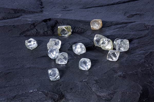 Hier ein Bild von Rohdiamanten