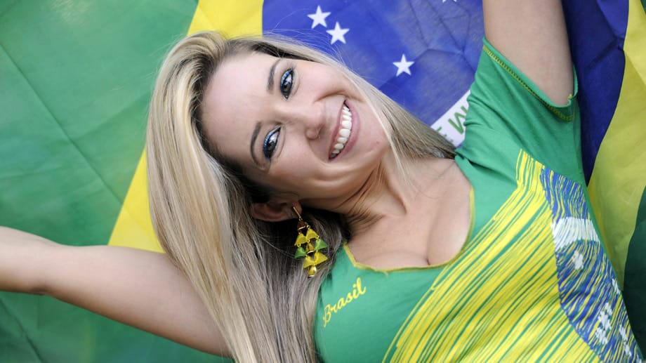 Auch diese brasilianische Schönheit unterstützt Neymar und Co.