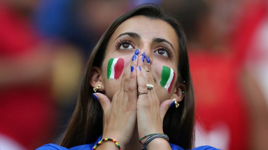 Hoffen und Bangen mit der Squadra Azzurra: Diese Italienerin fiebert mit ihrem Team.