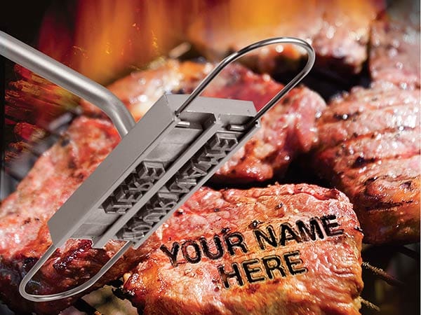 "Für meine Süße" oder "Nur für echte Kerle" - lassen Sie das Fleisch sprechen. Mit dem BBQ Branding Tool können Sie das dickste Stück für sich selbst reservieren. Das BBQ Branding Tool für rund 18 Euro bestellen Sie über Radbag.de.