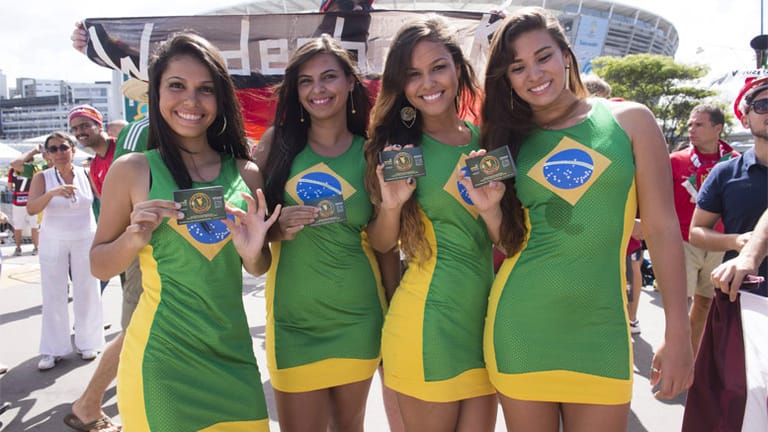 Die weiblichen Fans des WM-Gastgebers Brasilien sind für ihre sexy Outfits bekannt.