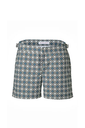 Mit angesagtem Druck und doch in klassischer Optik: Diese edle Shorts von Orlebar Brown (für etwa 220 Euro bei Stylebop) können Sie auch mit einem sommerlichen Hemd im Beachclub tragen.