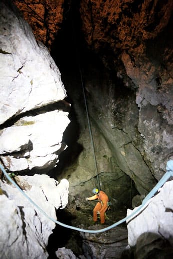 Schwierige Rettung: Helfer bergen den verletzten Forscher Johann Westhauser aus der Riesending-Schachthöhle bei Berchtesgaden