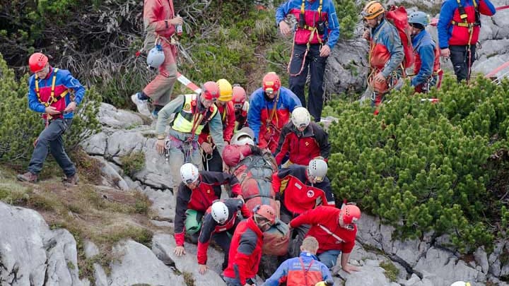 Johann Westhauser ist gerettet. Die Bergretter haben ihn sicher aus der Riesending-Höhle heraus gebracht.